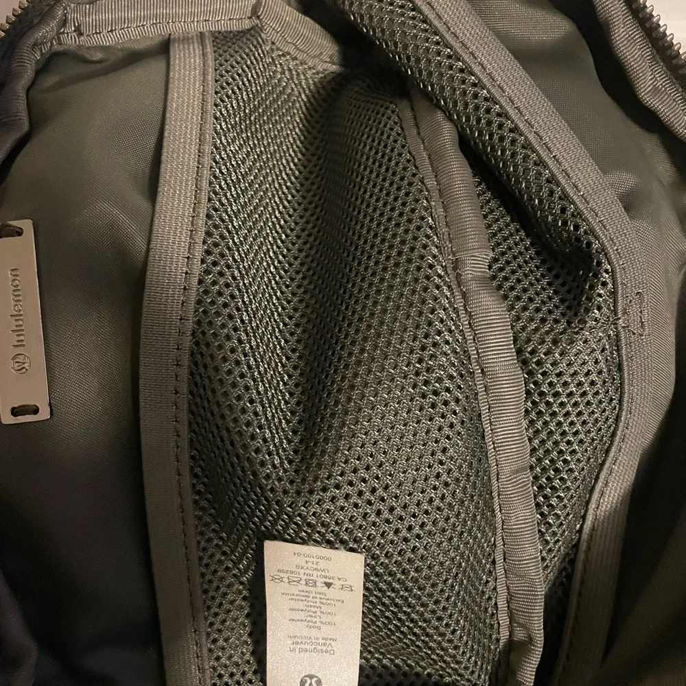 NWOT Lululemon Athletica Camo Belt Bag - Picture 6 of 8